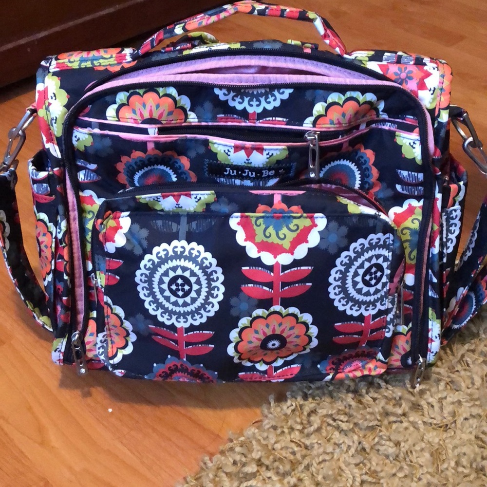 Jujube BFF in dancing dahlias